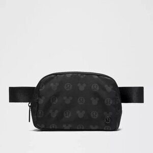 DISNEY X LULULEMON *EVERYWHERE BELT BAG 1L MICKEY AND LOGO PRINT